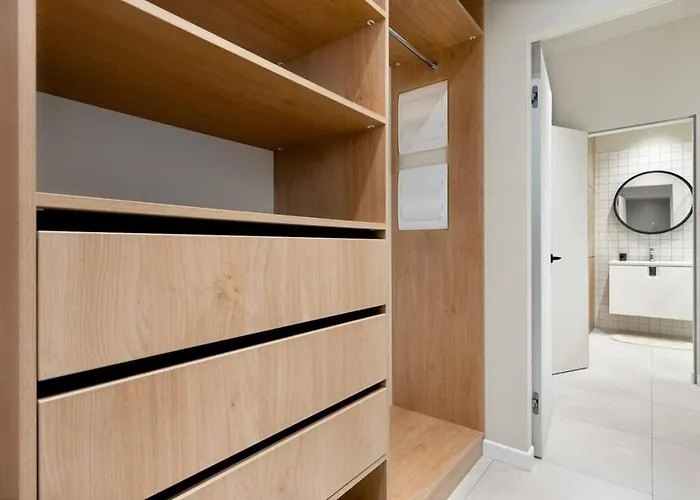 Noviy Bereg 1-bedroom Apartment *